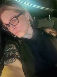 47 Avondale, looking for a connection.