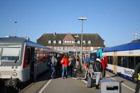Vom festland aus sind nur neun kilometer bis zur insel der träume, dennoch ist sie derzeit für fast alle unerreichbar. Zugverkehr Nach Sylt Lasst Pendler Taglich Verzweifeln