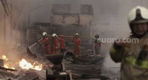 Kebakaran terjadi di pasar kambing, kecamatan tanah abang, jakarta pusat pada kamis (8/4/2021).(instagram humas jakfire) l. A Nmeb1oiuxxum