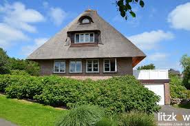 Für einen familienurlaub in einem ferienhaus auf sylt sind keitum und westerland gute urlaubsorte, um. Haus Zum Verkauf 25980 Sylt Morsum Mapio Net