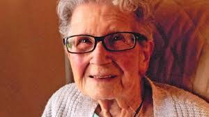 Cora Knott's Instagram, Twitter & Facebook