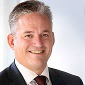 La dzb bank est une banque spécialisée dans le secteur du commerce et a pour mission de financer les flux de marchandises commerciaux. Spezialbanken Handel Industrie Vr Data