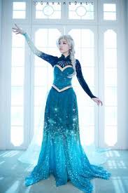 Geek With Curves Transforming Elsa Costume Photo Series Disney Cosplay Amazing Cosplay Elsa Cosplay