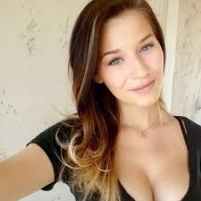 Mia Shaffer (@GirlyLoveequote)