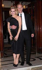Still married to her husband laurence fox? Billie Piper Granted A Quickie Divorce From Husband Laurence Fox In Just 50 Seconds Daily Mail Online