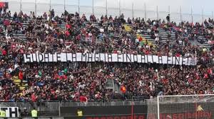 廣東話 አማርኛ العربية shqip australian english azərbaycan dili বাংলা português (brasil) canadian english 汉语 český deutsch english español suomi français ქართული ენა ελληνικά עברית हिन्दी. Cagliari Ultra Fanno Irruzione Nello Spogliatoio Aggrediti I Calciatori La Repubblica