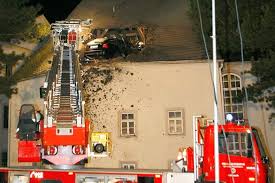 Als Ein Auto Plotzlich Im Kirchendach Steckte Freie Presse Chemnitz