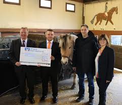 Hier finden sie informationen zu beratung, ausstattung und öffnungszeiten. Mannheim Mitarbeiter Der Vr Bank Rhein Neckar Eg Spenden 15 000 Euro An Die Jugendfarm Ludwigshafen Metropolregion Rhein Neckar News Events