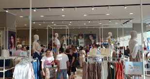 Piazza italia si trova a rotonda loc passovecchio, 88900 crotone kr, italy, si prega di contattare piazza italia utilizzando le informazioni di seguito: Piazza Italia Parco Commerciale Akropolis Crotone