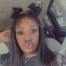 Danielle Brooking's Instagram, Twitter & Facebook