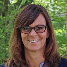 Lisa Kracht's Instagram, Twitter & Facebook