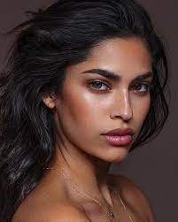 Best Makeup Tips For Brown Eyes Highlight Their Soulfulness Tan Skin Makeup Tanned Makeup Tan Skin