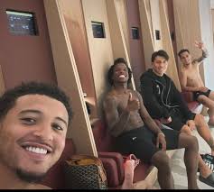 Sancho knew exactly what he was doing but the picture has caught everybody  by surprise 😳