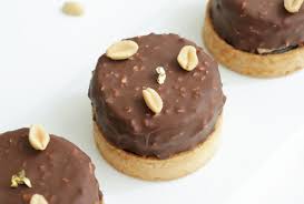 Tartelettes Snickers Chocolat Caramel Cacahuetes Recette Olivia Patisse Mini Tarte Recette Patisserie Poire Au Chocolat