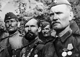 Evident, un astfel de traumatism a hranit decenii de cinema si iata care sunt cele mai bune filme despre al doilea razboi mondial pentru a intelege mai bine aceasta perioada. Chipurile RÄƒzboiului Imagini ExcepÈ›ionale Din Perioada Celui De Al Doilea RÄƒzboi Mondial