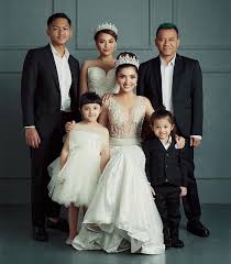 Yang kami hormati keluarga calon besan kami keluarga bapak …….dan ibu…… beserta seluruh keluarga besarnya. Kompak Bergaya Pengantin Ashanty Dan Aurel Tampil Glamor Bak Putri Dongeng Semua Halaman Stylo
