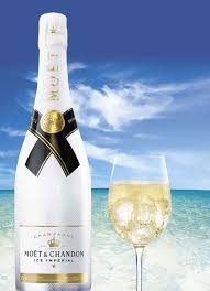 A new champagne experience combining fun, fresh and free sensations while remaining true to the moët & chandon. Moet Chandon Ice Imperial Test Erster Champagner Auf Eis