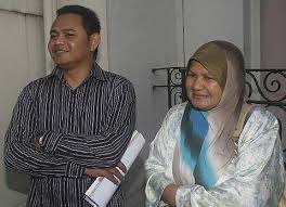 Terbaru, adik amira telah pun melahirkan rasa kegembiraan sekiranya dapat bertemu penyanyi nombor 1 malaysia, datuk siti nurhaliza. Siti Nurhaliza Terima 7 Per 88 Bahagian Harta Pusaka Bapa Sensasi Selebriti