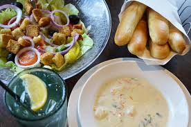 At lunch the meal costs about $7.99, while for dinner it's about $9.99 (depending on location). Olive Garden On Twitter Unlimited Soup Unlimited Salad Unlimited Breadsticks Infinitely Delicious Http T Co Uml8mqhtkp