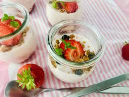 Rezept für eine leichten, fruchtigen nachtisch: Leichtes Erdbeer Dessert Mit Holunder Ohmylife Oh My Life
