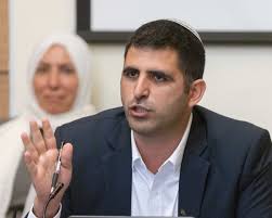 רשת 13, קשת 12 ותאגיד השידור הישראלי מתאחדים להקמת "פורום הערוצים  הישראליים" במטרה להילחם בשר התקשורת שלמה קרעי.