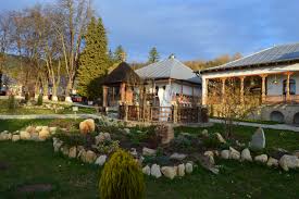 Îți prezentăm o selecție de 15 obiective pentru experiențe extraordinare. Piatra Neamt House Styles Piatra Neamt House