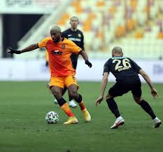 Süper lig ekiplerinden btcturk yeni malatyaspor'un maçlarını oynadığı yeni malatya stadyumu'nun zemini bakıma alındı. Sportif Cumleler Yeni Malatyaspor 0 1 Galatasaray Bu Zeminde Nasil Kazandigina Bakmayacaksin