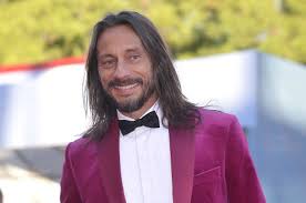 World, hold on (children of the sky) is a song by french music producer and dj bob sinclar, featuring steve edwards. Bob Sinclar El Dj Mas Cotizado Del Mundo Al Que Su Mujer Dejo Por Ser Tambien El Hombre Mas Aburrido Del Mundo Celebrities