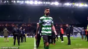 Segundo avança o jornal a bola, bruno fernandes tem uma rotura muscular na coxa direita e não é totalmente certo que. Moment Bruno Fernandes Got Angry After Sporting Lisbon Crashed Out Of Portuguese League Cup
