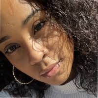 Shannon Oakley's Instagram, Twitter & Facebook