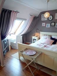 Fenstergardinen Fur Dachzimmer 20 Moderne Ideen In 2020 Fenster Gardinen Haus Interieurs Dachzimmer