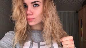 Morte de atleta por choque com iPhone reacende risco de celular no banho