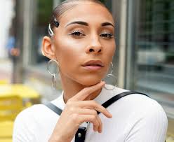 Hazel Holmes Female Model Profile