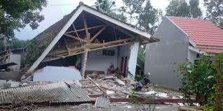 Check spelling or type a new query. Dahsyatnya Gempa Malang Gerabah Pecah Hingga Dinding Berbunyi Merdeka Com