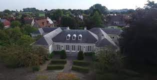 D'ieteren schoot bijna 6 procent hoger na een verhoging van de winstprognose. Marc Coucke Zet Villa Te Koop De Rijkste Belgen