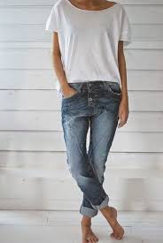 Slouchy Tee Half Tucked Cuffed Boyfriend Or Skinny Jeans Fun Flats Or Chucks Fashion Clothes Jeans Style