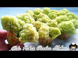 Singkat cerita, pada percobaan ke lima saya menemukan resep mbak muyassaroh di cookpad. Anti Gagal Bolu Kukus Pandan Mekar Mudah Dan Gak Bau Amis Youtube Resep Kue Mangkok Resep Kue Mangkok