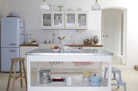 Je veux trouver des meubles pour ma cuisine bien notée et pas cher ici idée aménagement cuisine. Petite Cuisine Avec Ilot Central Ou Bar 24 Idees D Amenagement