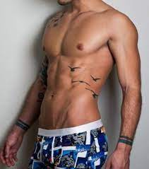 Tatouage montre gousset sur la jambe + jeu de carte et une rose. Epingle Par Fiona Willems Sur Tatouage En 2020 Tatouage Homme Tatouge Homme Tatouage Oiseau