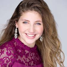 Danielle Hovey's Instagram, Twitter & Facebook