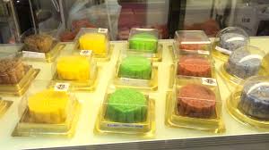 Dalam tradisi rakyat cina atau tionghoa, seluruh keluarga besar. Kuih Bulan Halal Kekalkan Warisan Budaya Cina Berita Mediacorp