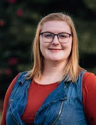 Eleanor Totten's Instagram, Twitter & Facebook