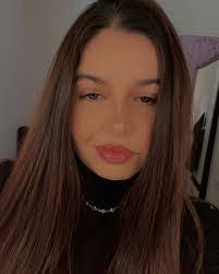 Amanda Suniga's Instagram, Twitter & Facebook