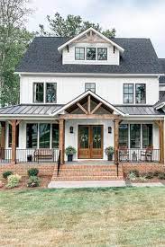 75 Rustic Farmhouse Front Porches Decorations Ideas Nice 75 Rustic Farmhouse Front Porches Decor Dream House Exterior Farmhouse House House Designs Exterior