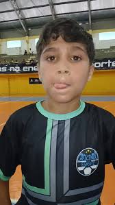 Nesse sábado, dia 23/08, nossa escolinha entrou em quadra contra a escola  do Bate Bola, pela última rodada da fase de grupos da 2° Copa Arsênio dos  Santos. Em jogos com muita