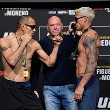 Charles oliveira was nearly finished in the first round and then he came storming back with a huge knockout to start the second round to finish michael chandler and become the new ufc lightweight. Ufc 256 Live Blog Tony Ferguson Vs Charles Oliveira Mma Fighting