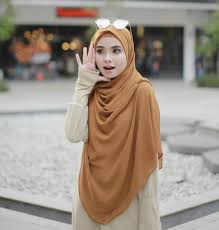 Coba simak kompilasi tutorial style hijab casual pilihan kami berikut. 97 Ide Hijab Model Pakaian Hijab Model Pakaian Pakaian Wanita