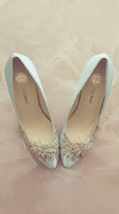 Zapato flat o bajito para utilizar en tus 15 años, con brillos, con perlas, cristales o de colores. 33 Disenos De Zapatos Para Quinceaneras Tendencias 2019 2020