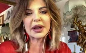 Agli inizi della sua carriera ha avuto una breve esperienza come cantante, ed era nota con il solo nome alba. B58pkeyh Eisdm