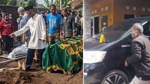 Kedua korban ditemukan oleh suaminya, didalam bagasi kendaraan. Gqk0byverkxvfm